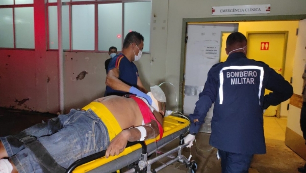 Homem é alvejado nos testículos e para não morrer se refugia embaixo de caminhão